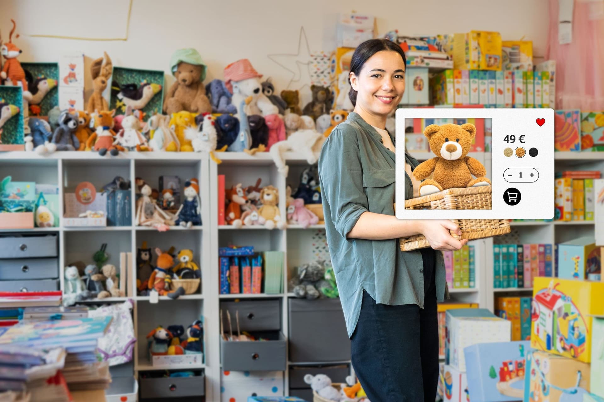 Eine Frau mit dunklen Haaren steht in einem Kinderzimmer mit einem Korb in der Hand, in dem ein Teddybär sitzt.